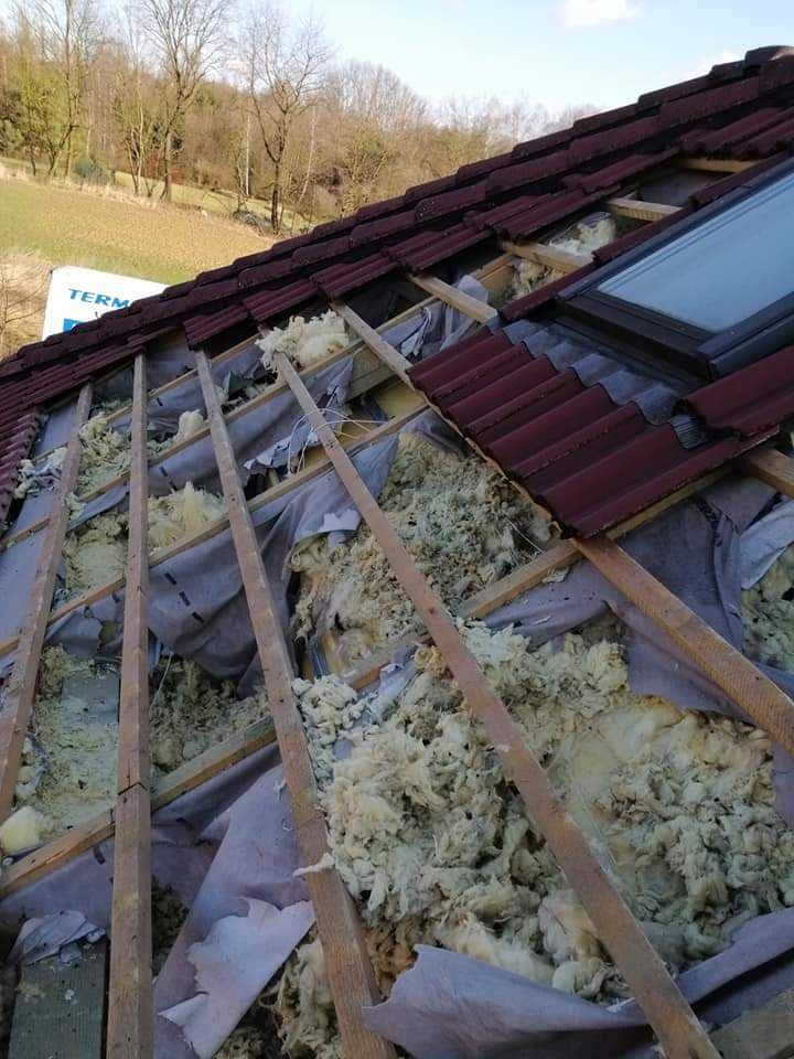 Ocieplanie celulozą i naprawa uszkodzonej izolacji dachu Busko Zdrój
