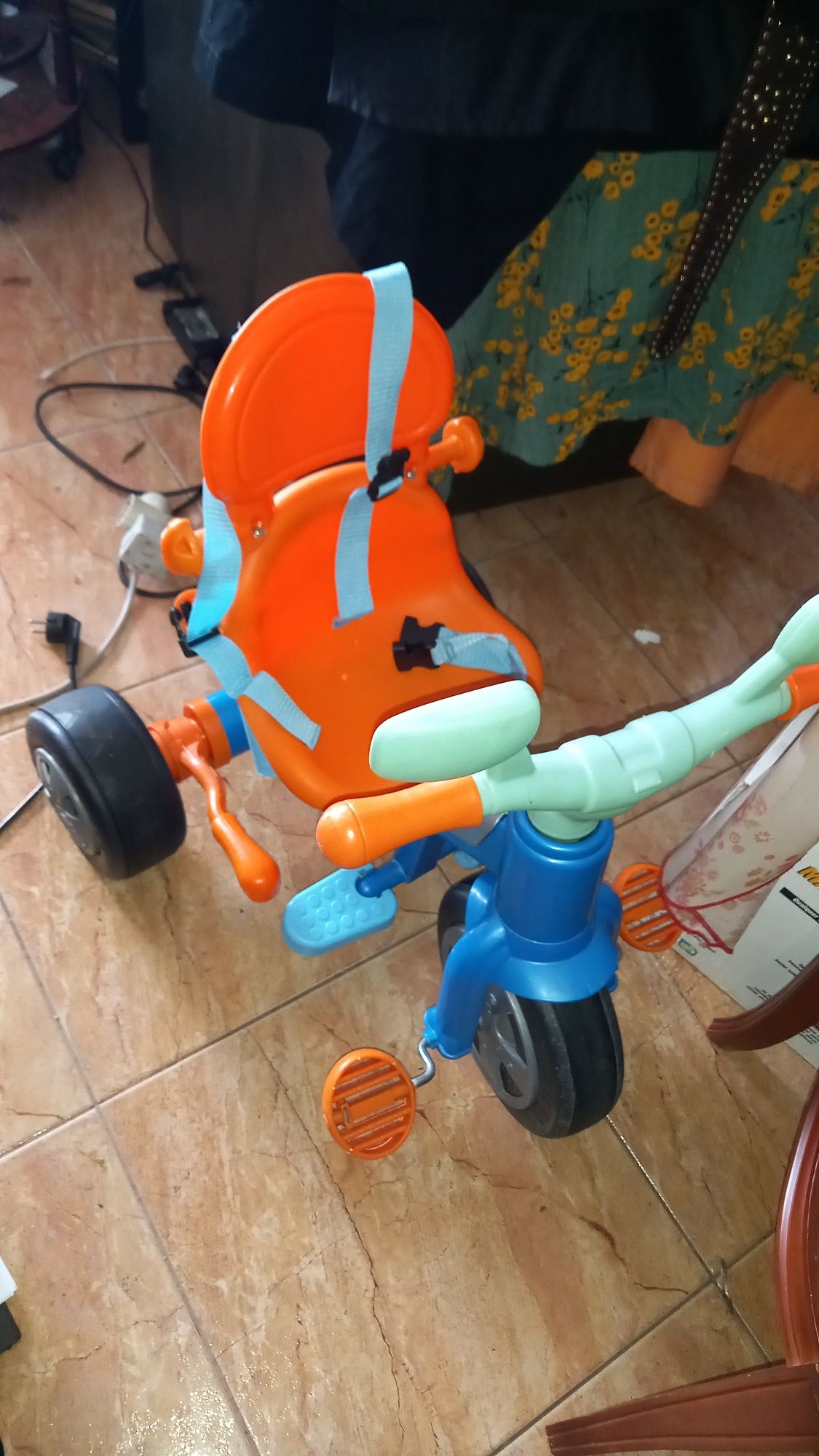 triciclos bebés e crianças