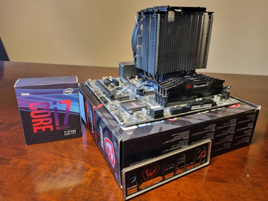 Intel I7-9700k + MSI Z370 mATX + RAM 32Gb + chłodzenie