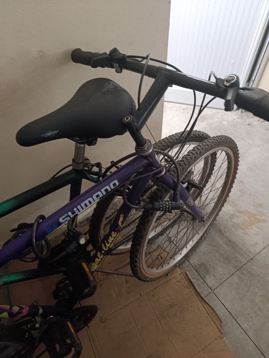 Duas Mountain Bike (MTB) de 7 velocidades