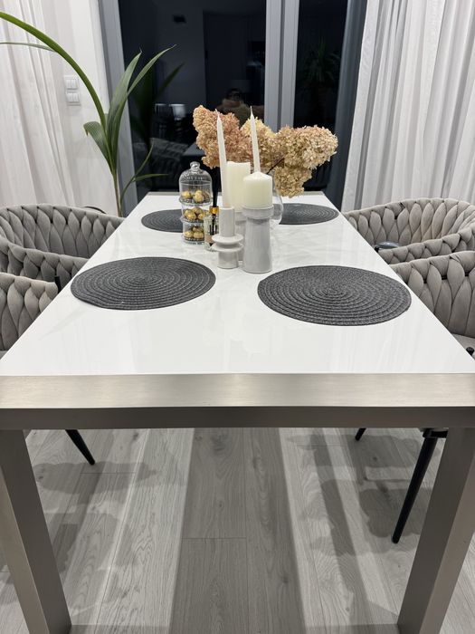 Sprzedam biały stół