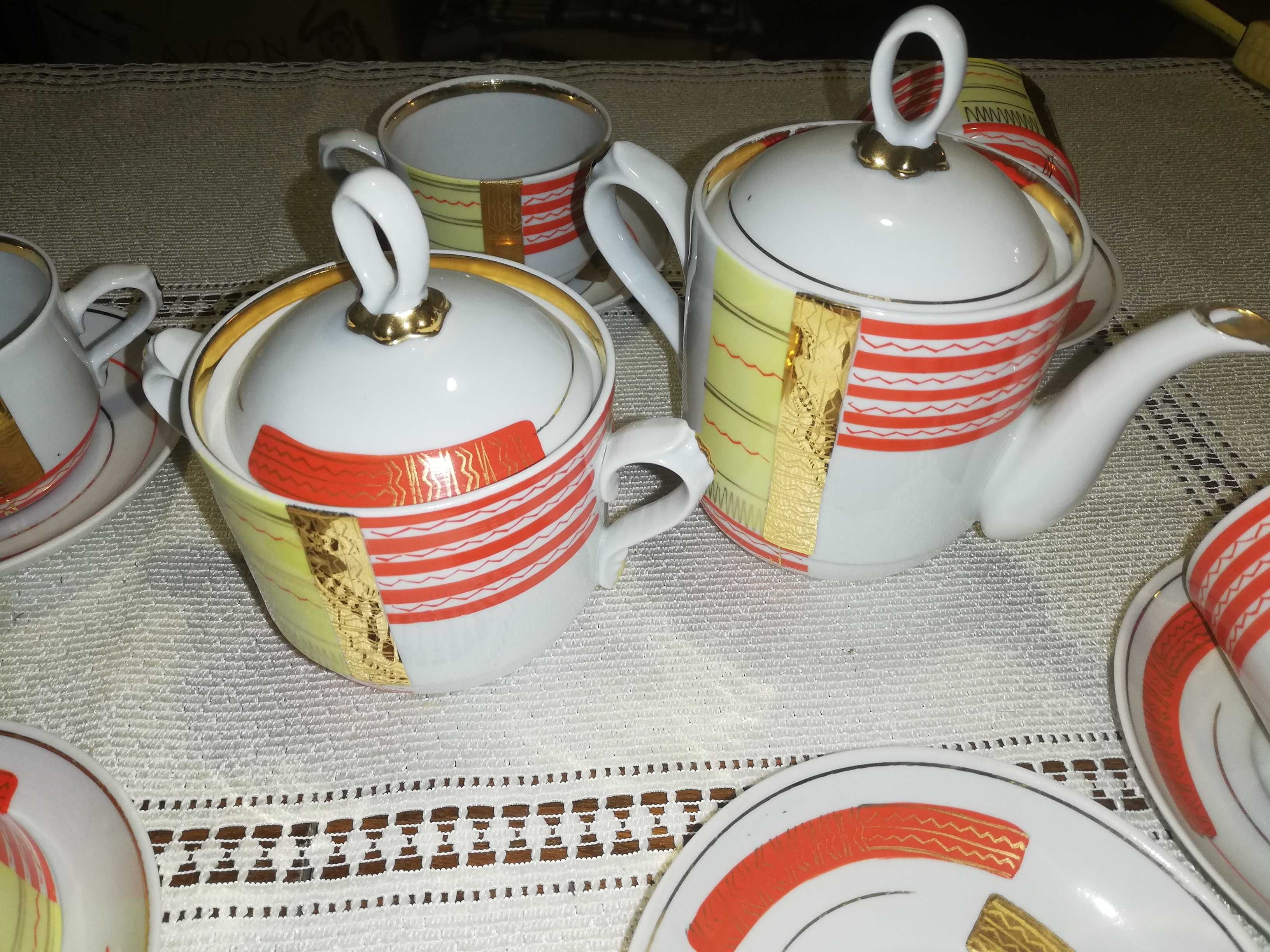 Komplet kawowy 6szt filiżanki dzbanek porcelana