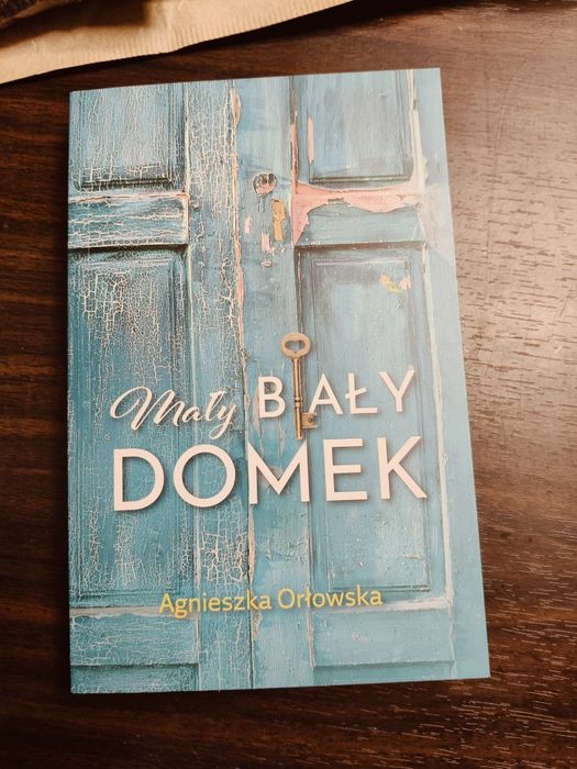 Mały biały domek Agnieszka Orłowska