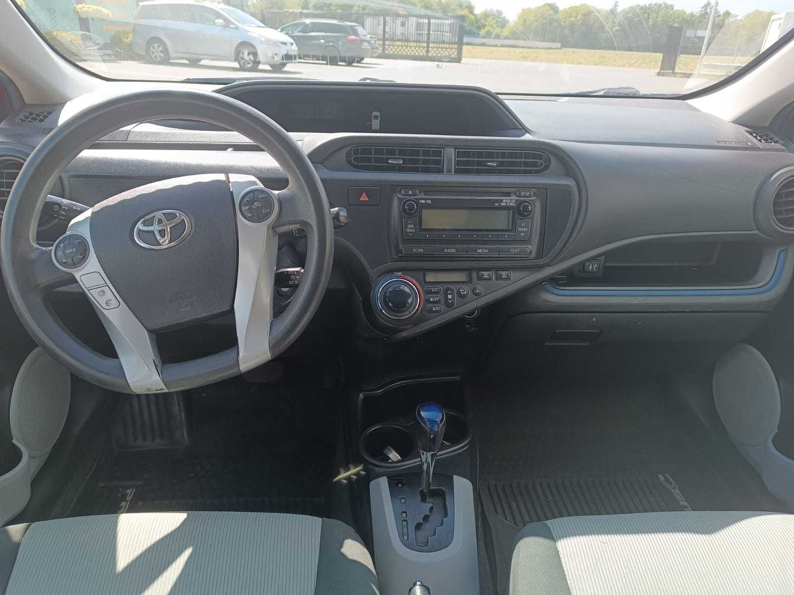 Toyota Prius c (yaris) 2013r. Benzyna + Gaz