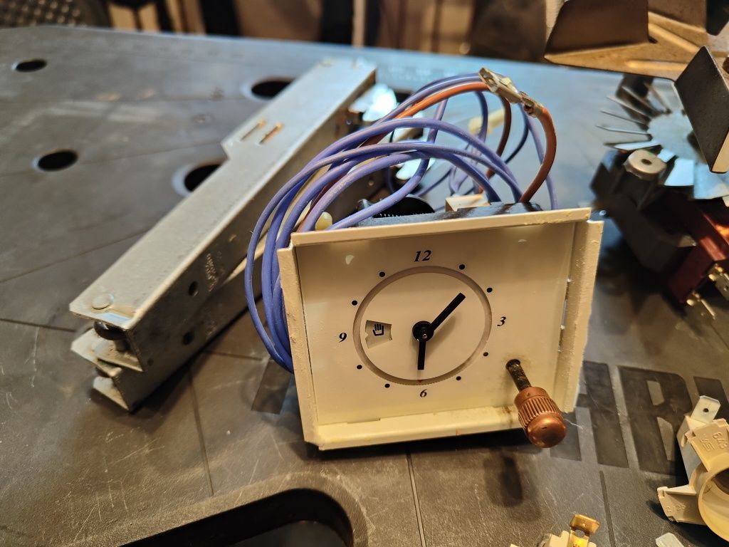 Zegar do piekarnika Hotpoint Ariston FT95VC.1(OW)/HA CODE: PA241H11CCB