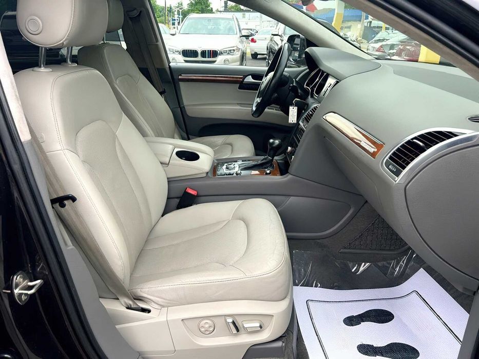 Audi Q7      2015