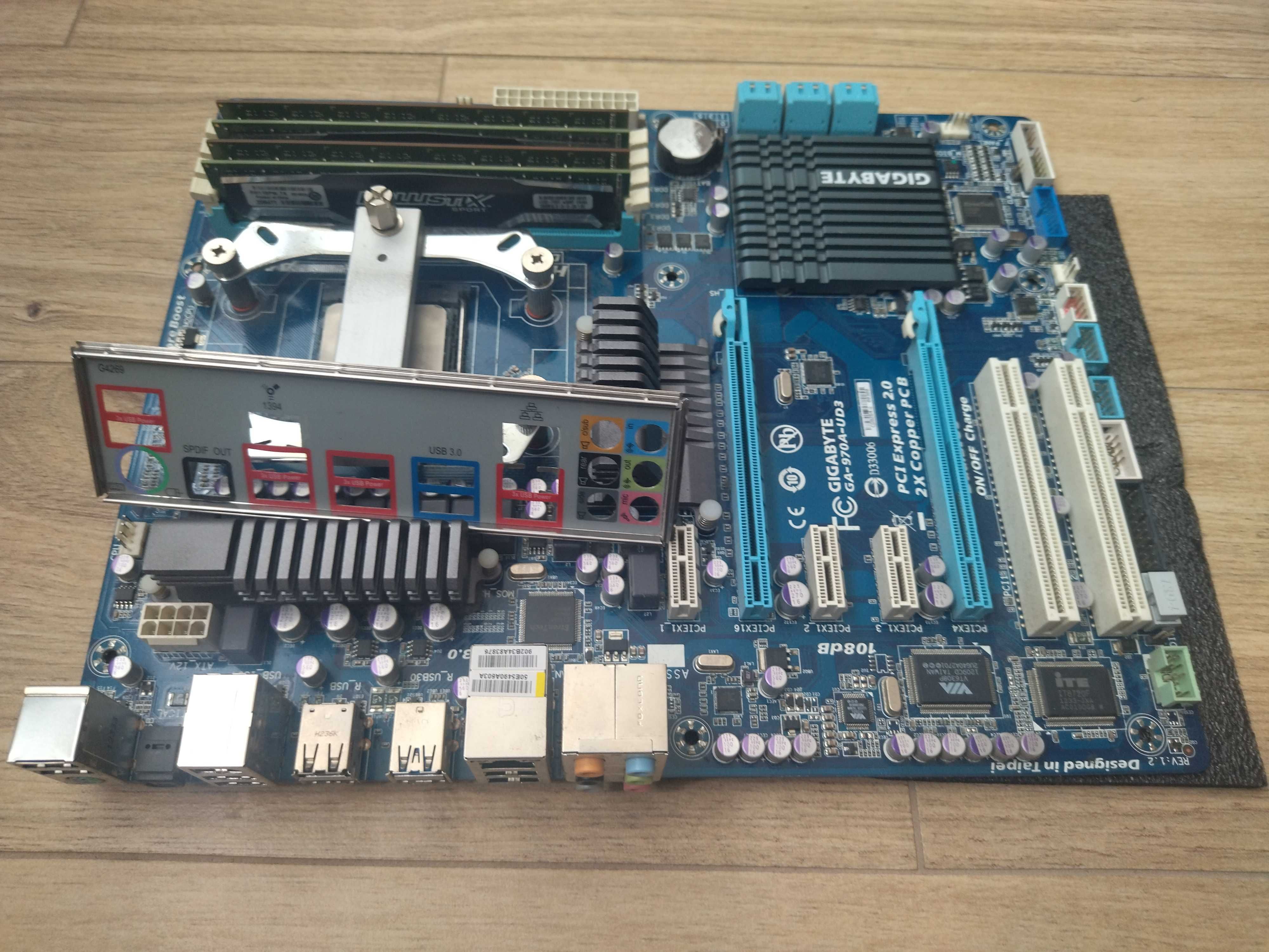Płyta główna Gigabyte GA-970A-DS3 + AMD FX-8150 + 24GB RAM DDR3