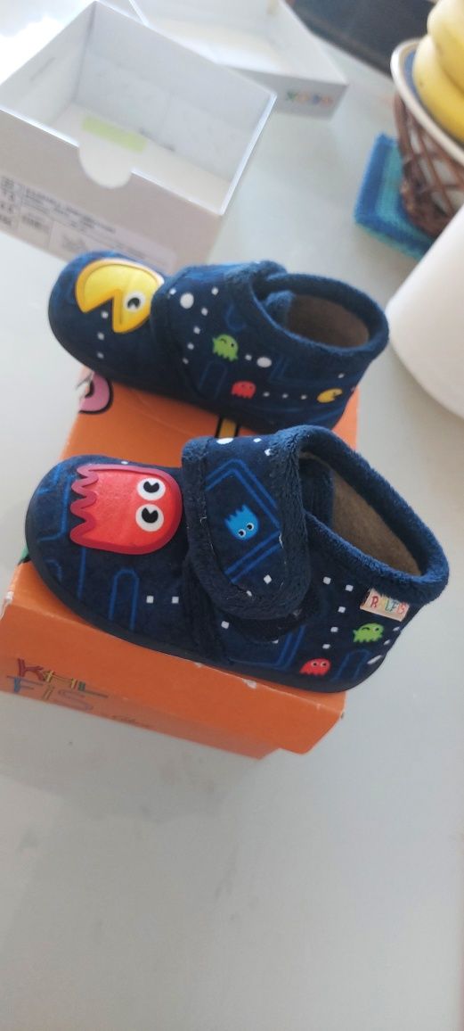 Ténis, pantufas n' 23