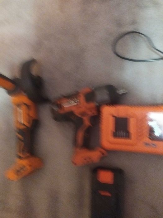 Гайковерт та болгарка акамуляторні