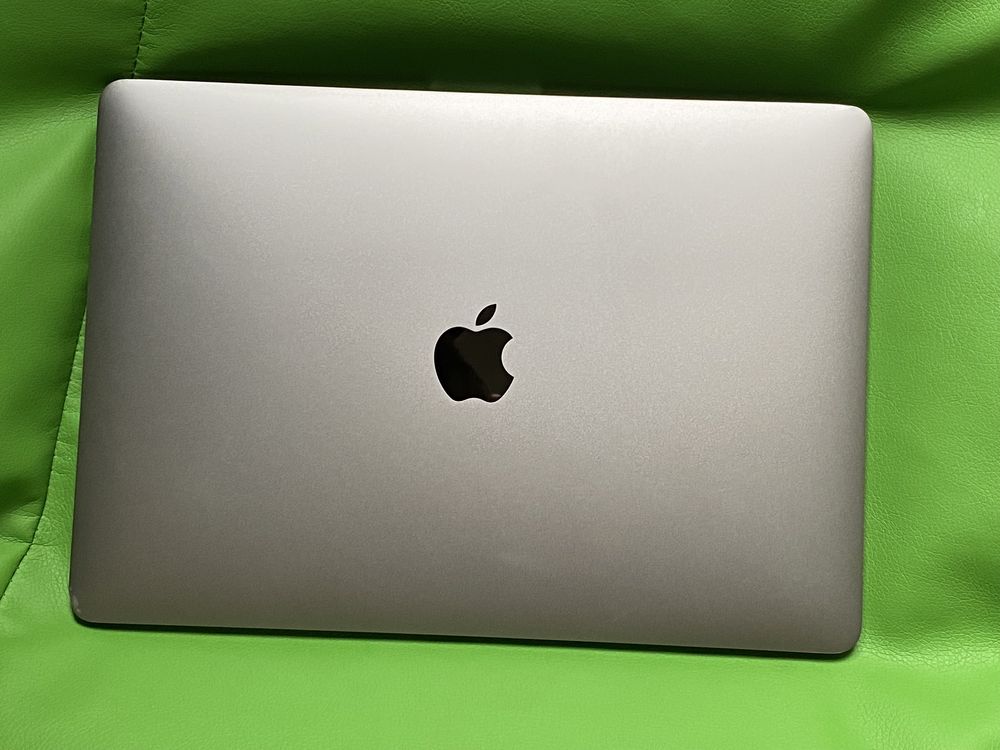 MacBook Pro 13 2018 i7 16GB 512GB SSD Touch Bar. Відмінний стан