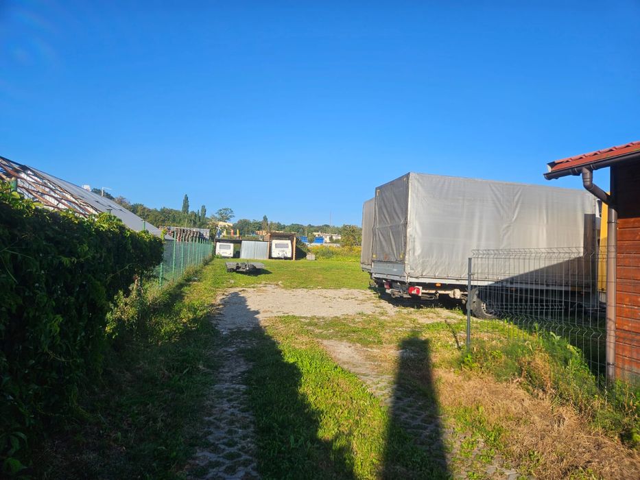 Parking, miejsce postojowe, przechowywanie przyczepy, łodzi, auta,