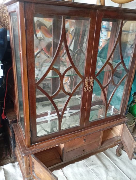 Cristaleira vintage mesa mais aparadores 2 cadeiras  tudo 200