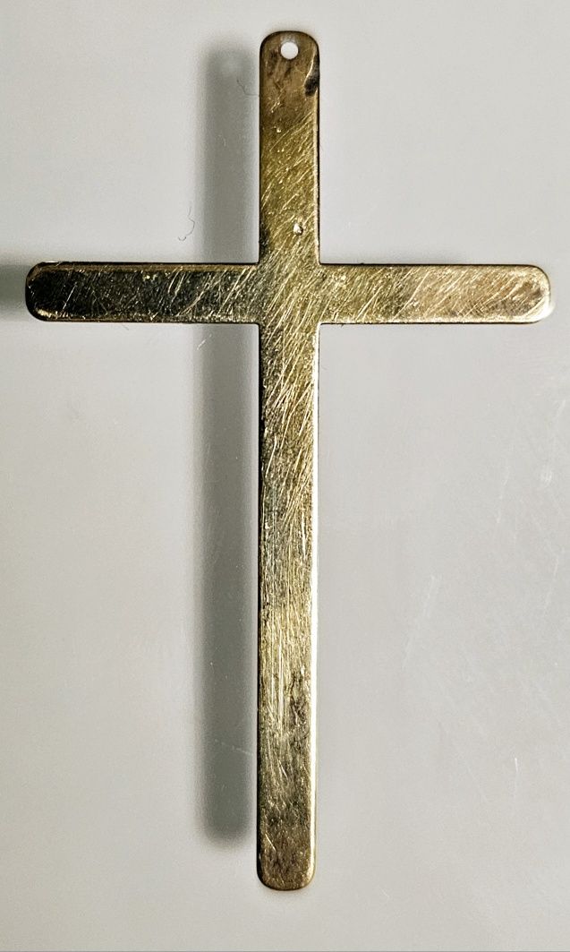 Cieniutka zawieszka krzyżyk w kolorze złotym, 5 cm