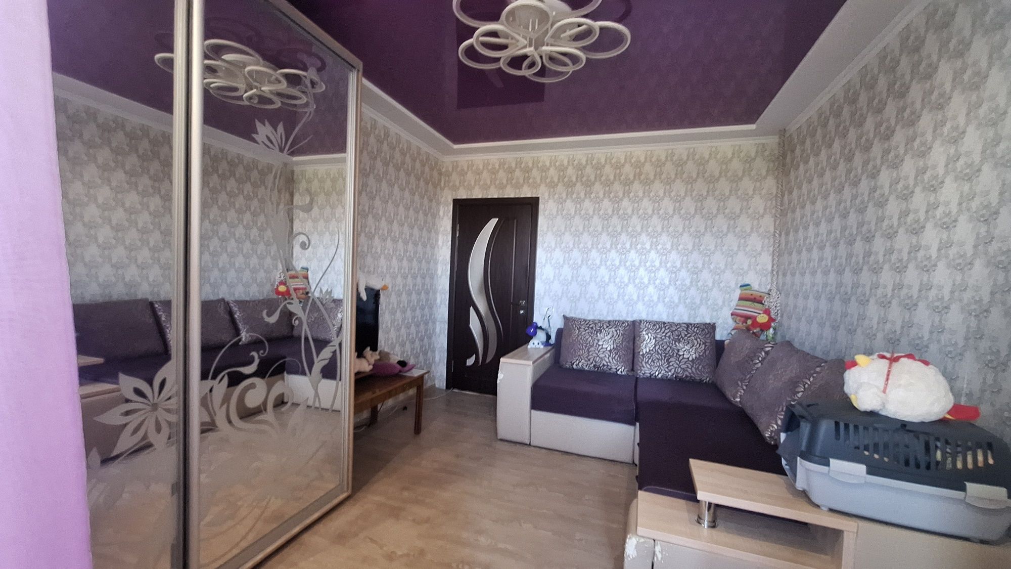 Продам 3 кім квартиру 4/9 з частковим ремонтом