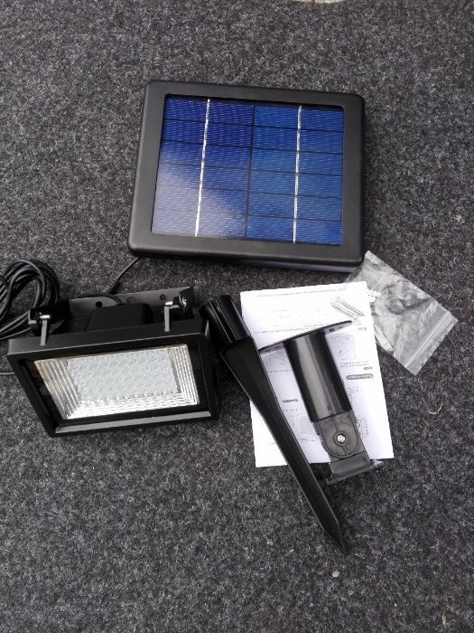 Halogen solarny LED