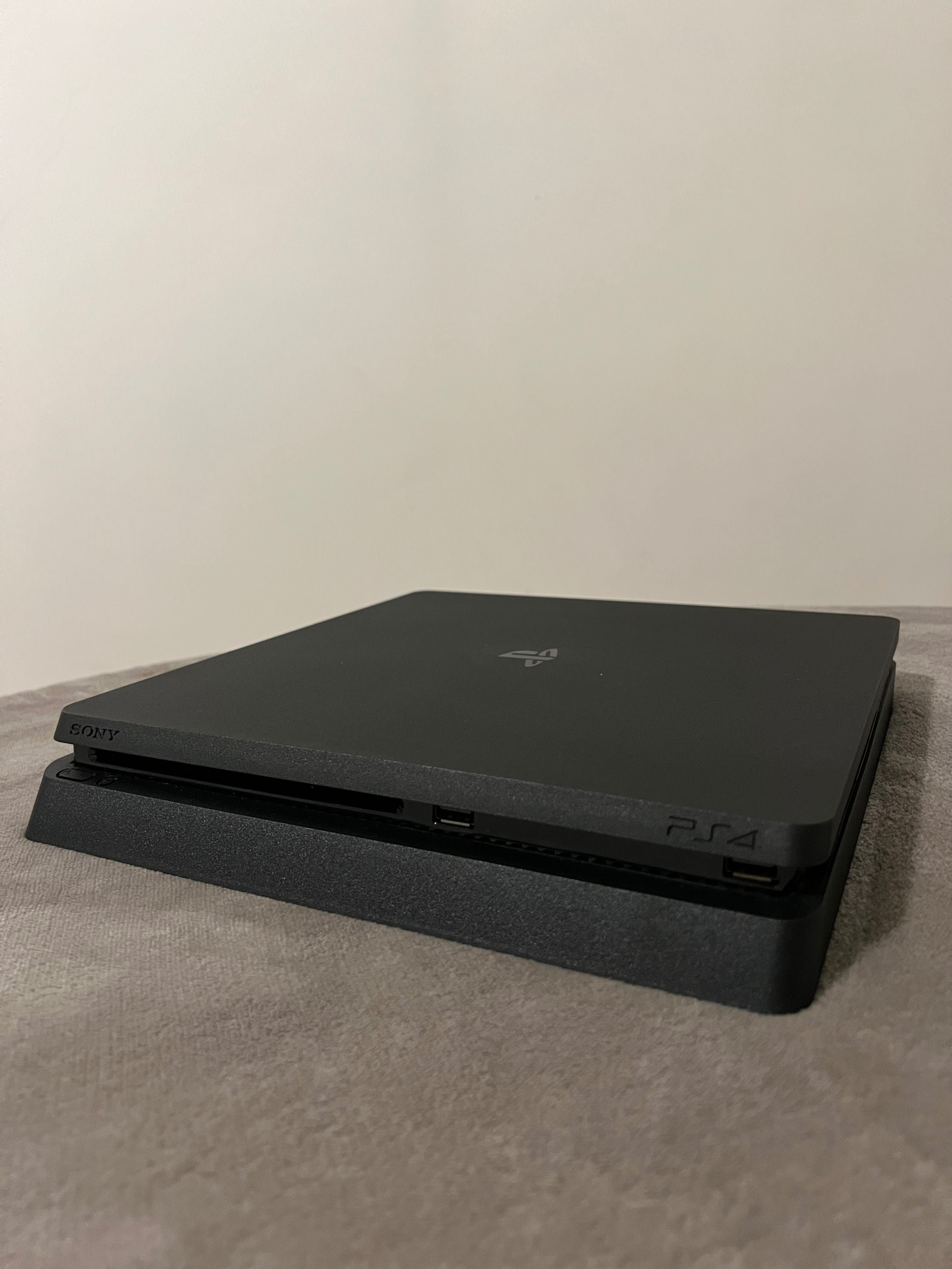 PlayStation 4 1Tb + FIFA 21