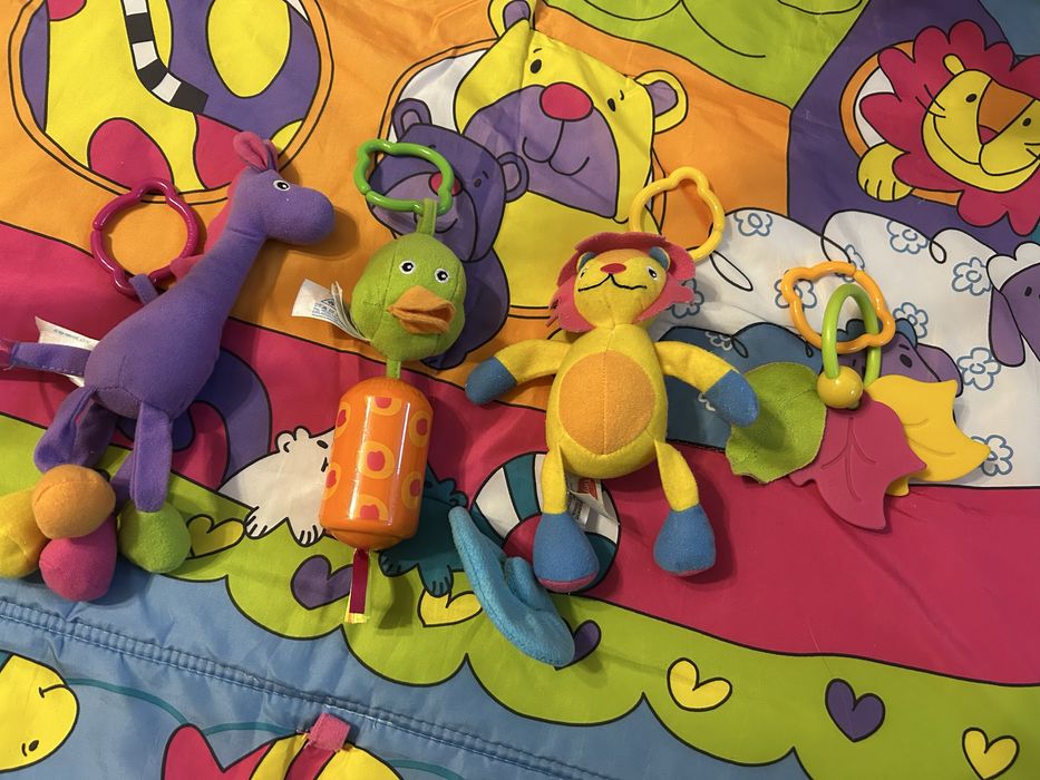 Інтерактивний килимок для малюка