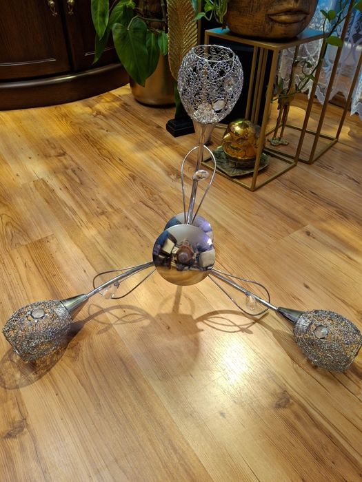 Srebrna lampa wisząca z krysztalami
