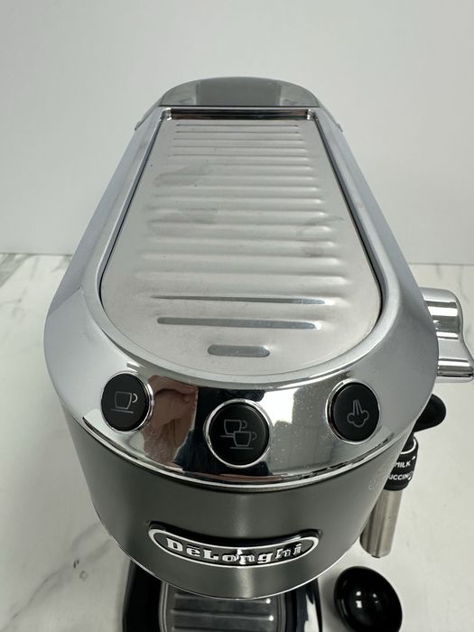 Рожкова кавомашина Delonghi Dedica CE 685 M