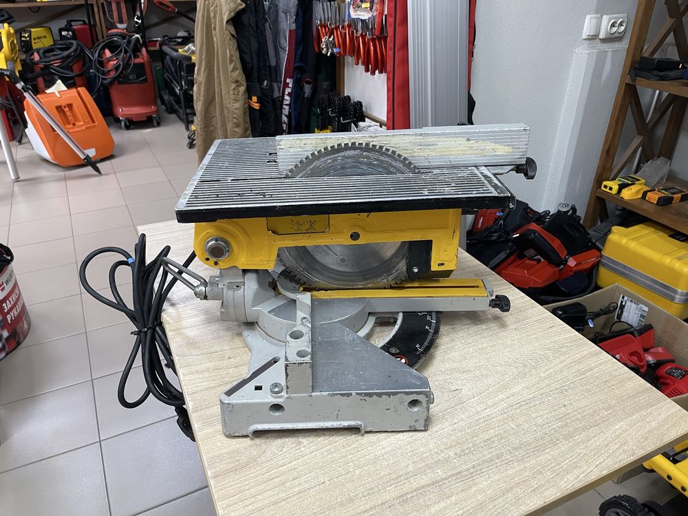 Dewalt DW711 / дискова комбінована пила Девольт