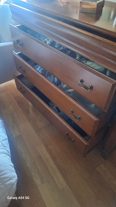 Movel camiseiro cerejeira.