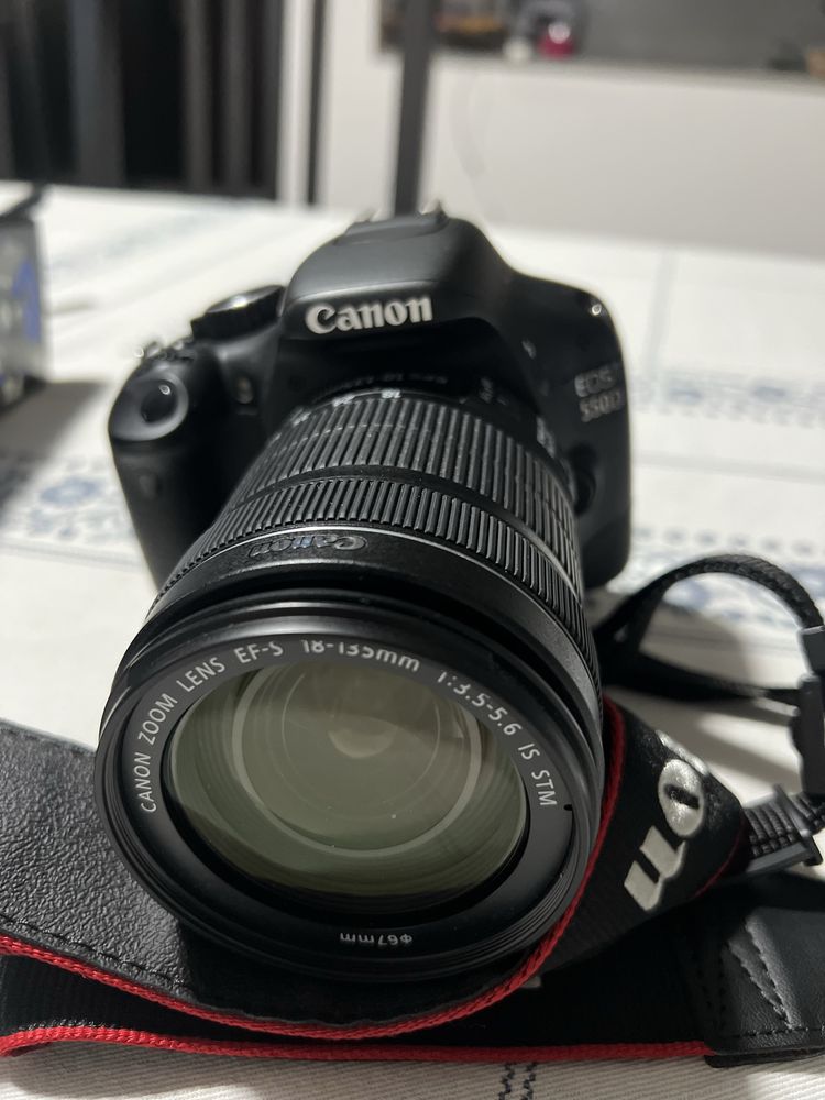 Canon EOS 550d + lente 18-135 mm stm