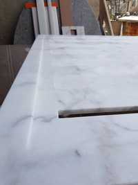 Base de duche de mármore branco com veios