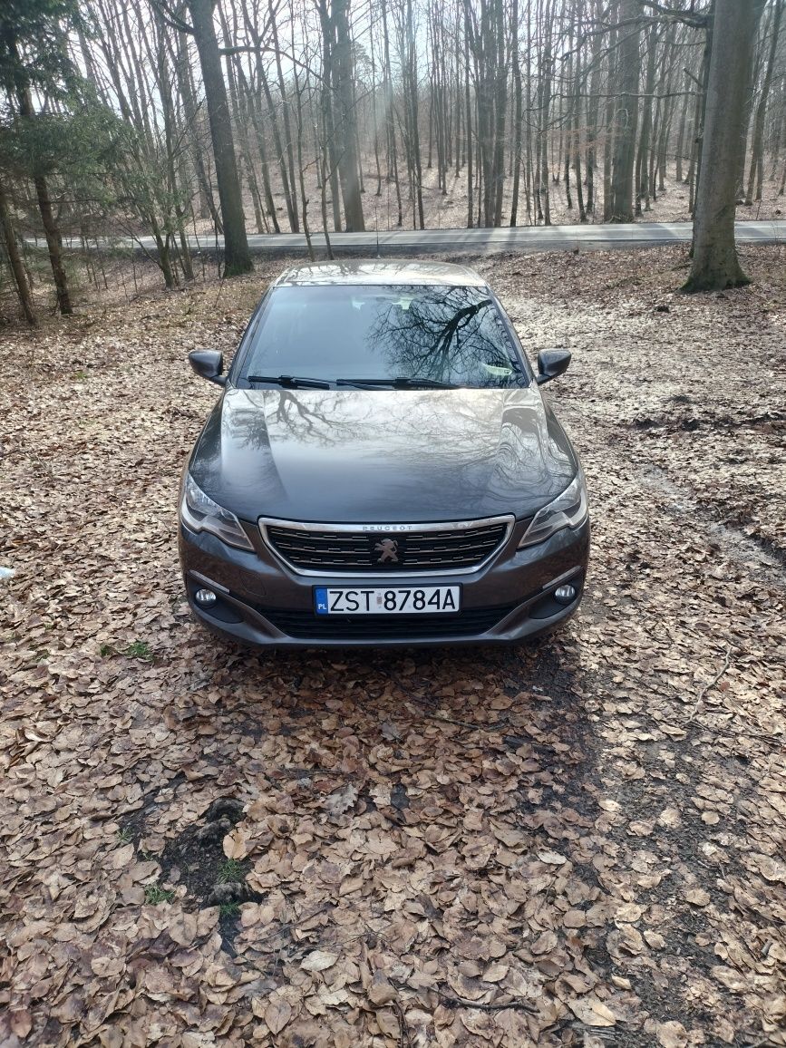 Peugeot 301 benzyna 2017r niecałe 50 tyś km przebiegu nie BMW nie audi