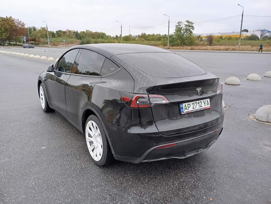 Tesla Y Long Range Motor 2021 год черная