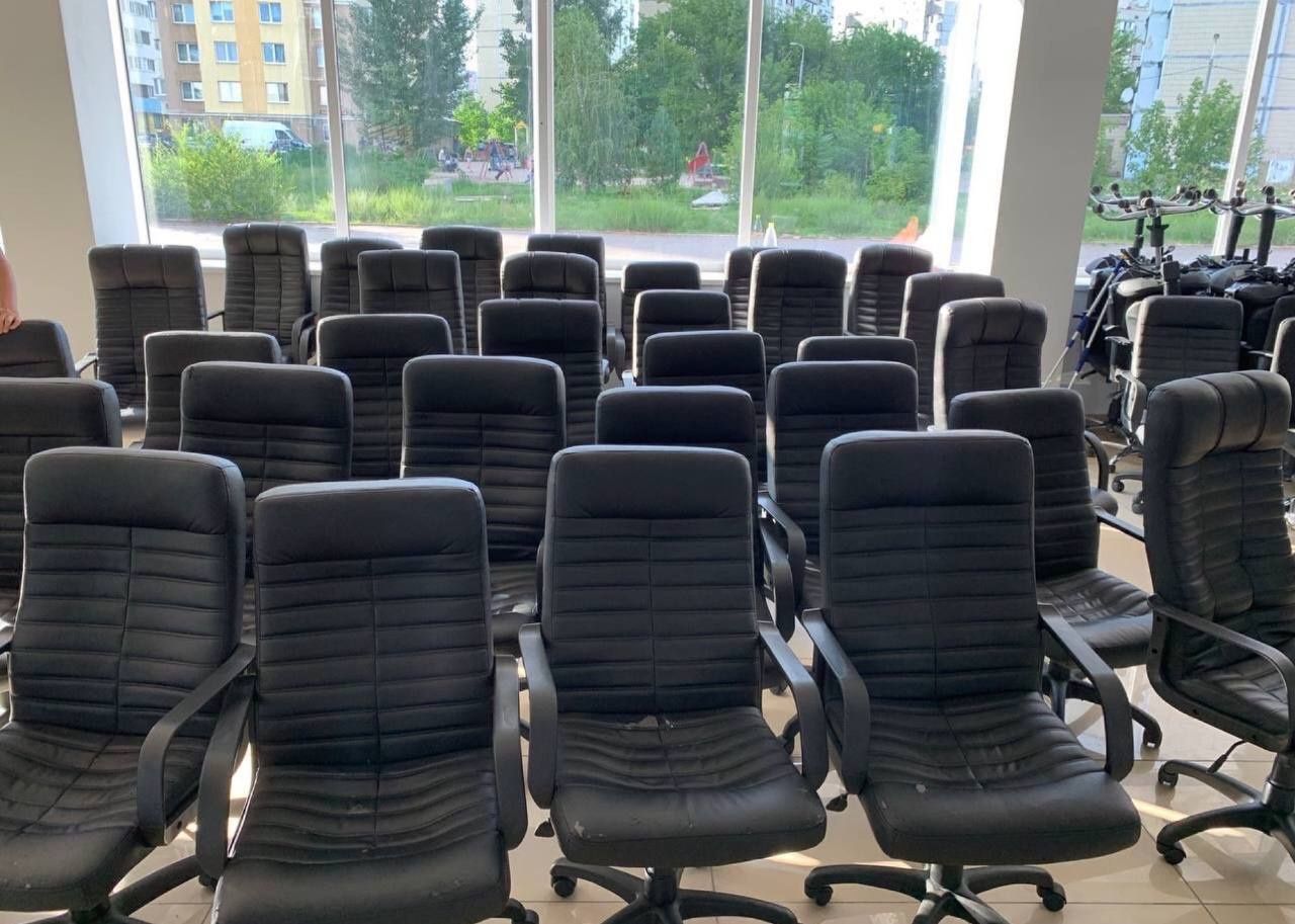 ОФІСНІ МЕБЛІ В ВІДМІННОМУ СТАНІ, Iso,стільці, крісла,столи