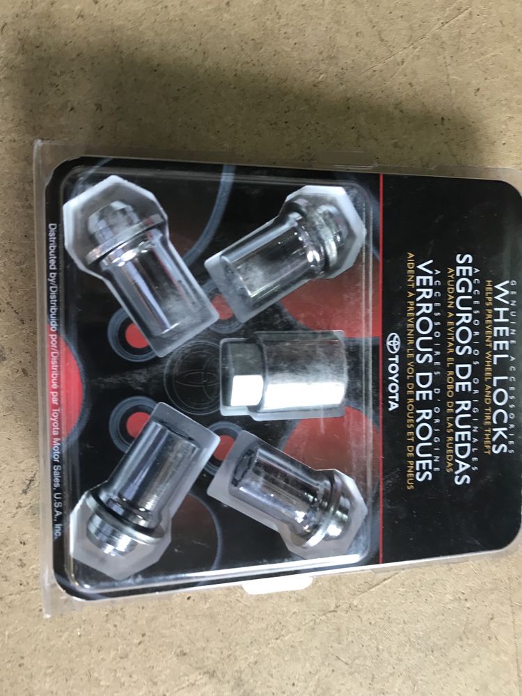 Секретки, гайки колесные для дисков Toyota Prado FJ Cruiser Lexus GX