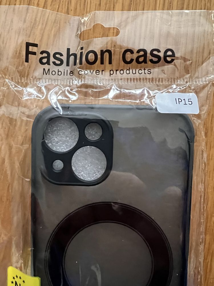 Nowe oryginalnie zapakowane etui do iPhone 15