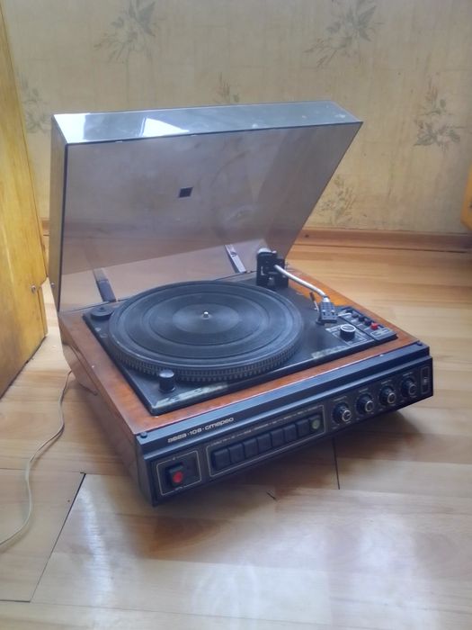 СРОЧНО !электрофон+колонки родныеВЕГА 108 стерео