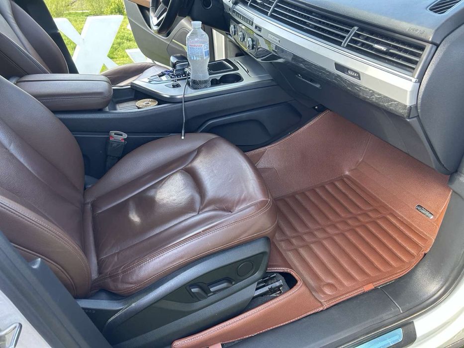 Audi  Q7  2.0 бензин  2019 року