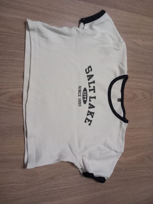 Фудболки і топіки.