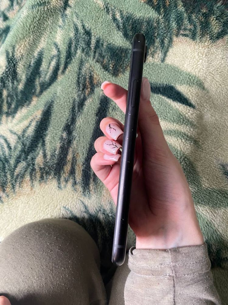 iPhone XR 64GB | Всё работает | Хорошее состояние | Родной аккумулятор