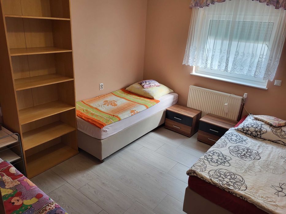 1. Mieszkania, apartamenty, pokoje, kwatery, noclegi pracownicze