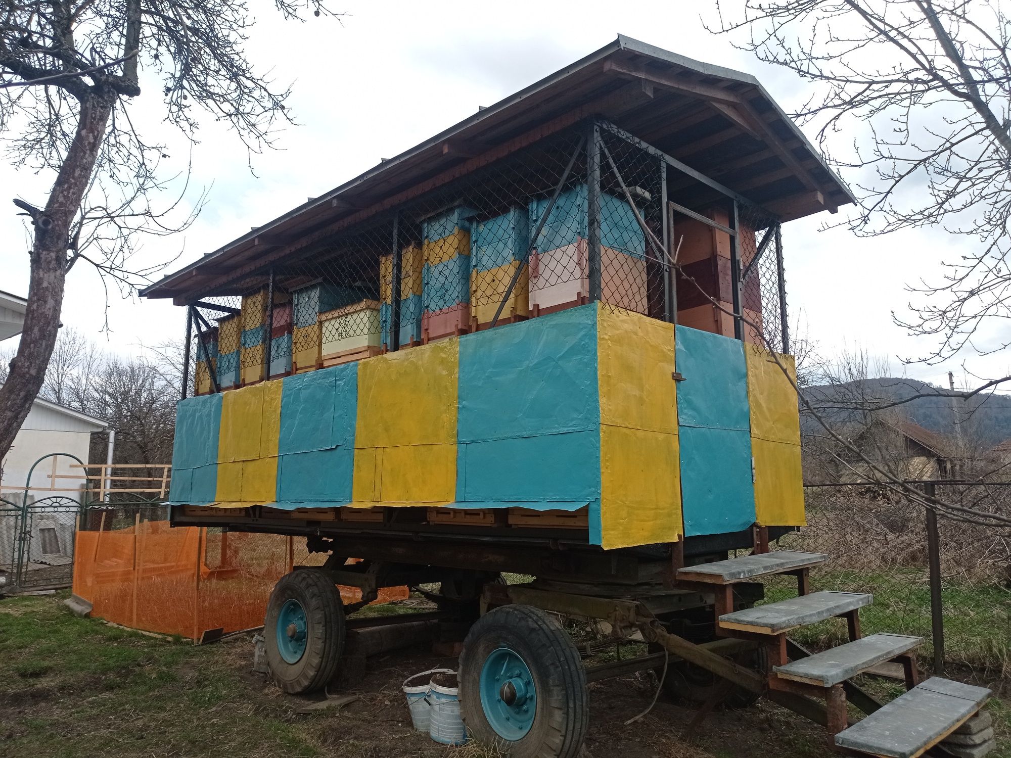 Причеп для бджіл Бджолопавільйон Прицеп (павильон) пчёл Пчелопавильйон