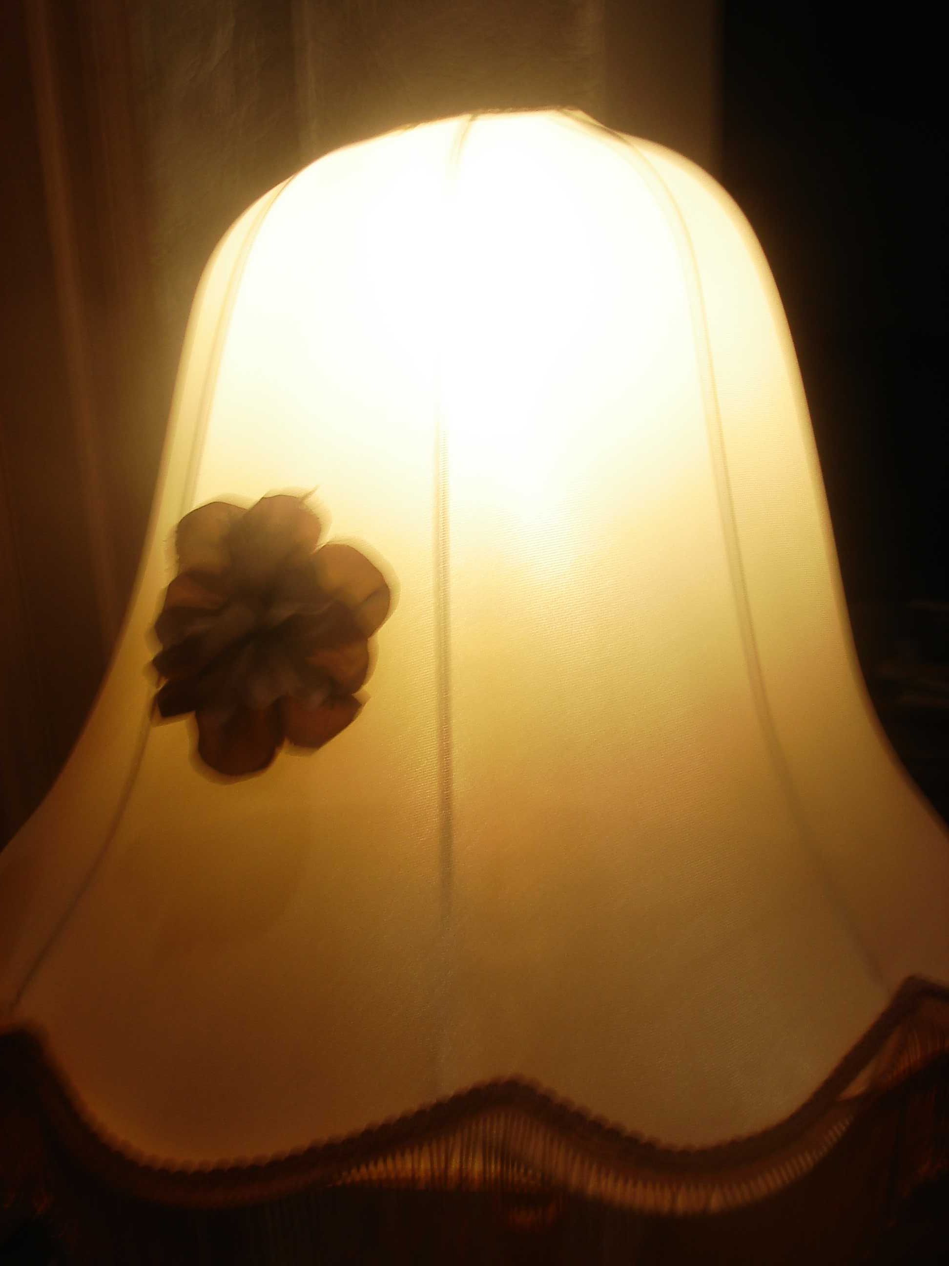 Lampa ze stolikiem