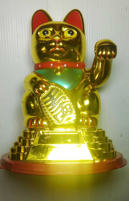 Gato da Sorte ou Maneki Neko a energia solar