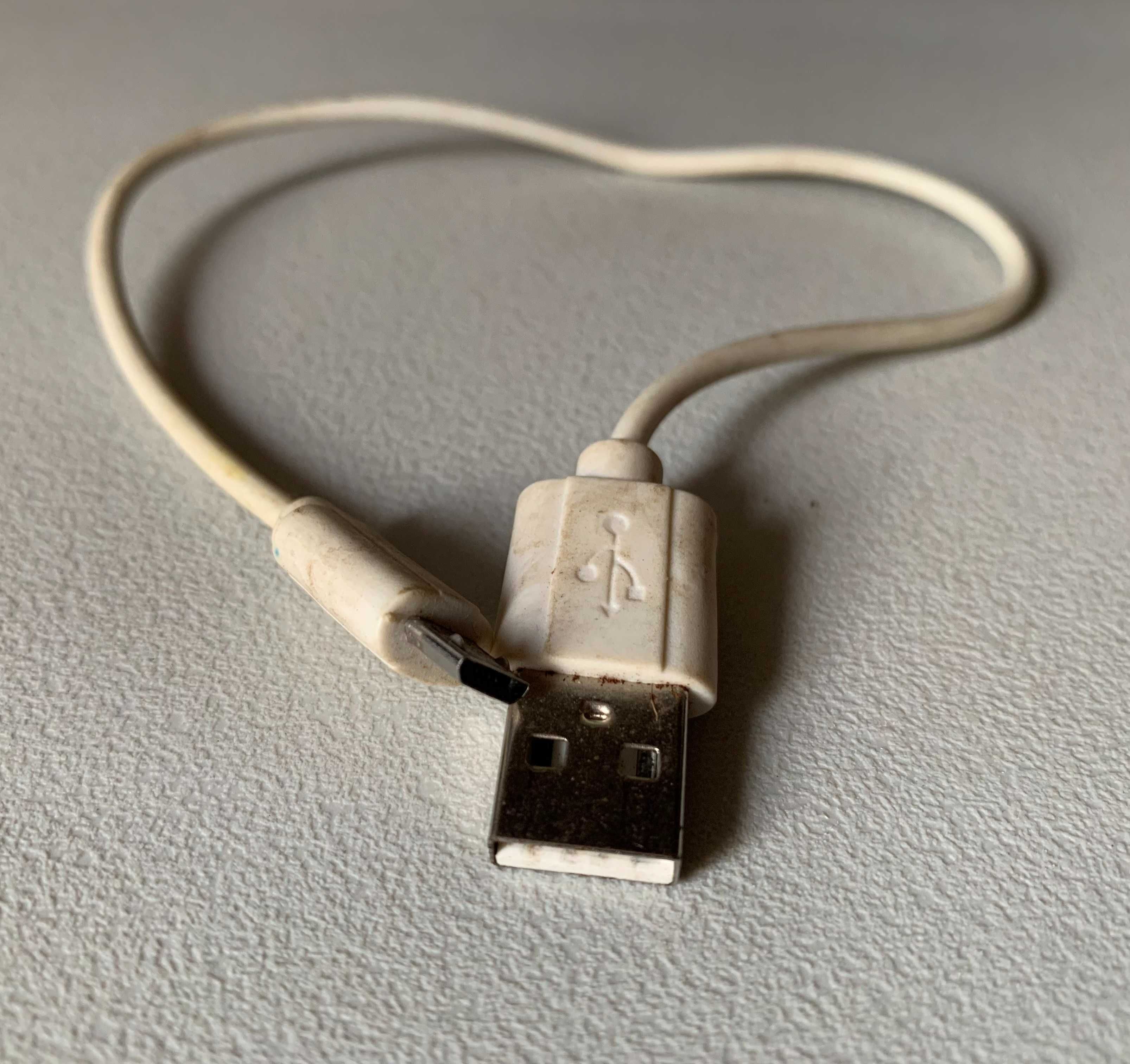Pequeno Cabo USB - microUSB