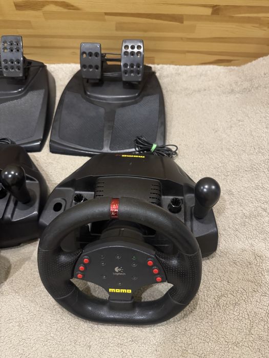У наявності! 3 комплекти Logitech Momo Racing