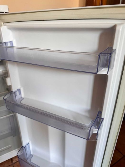 Lodówka BEKO A+ 82 cm, mini, podblatowa