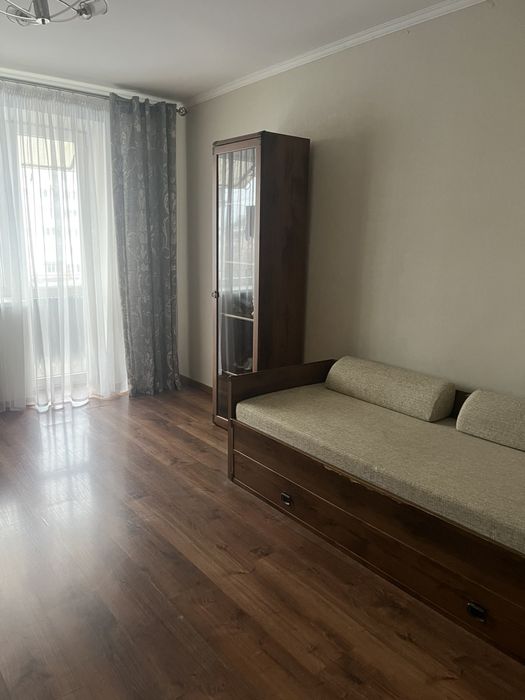 Підселення  для  дівчини Незалежності,Горького