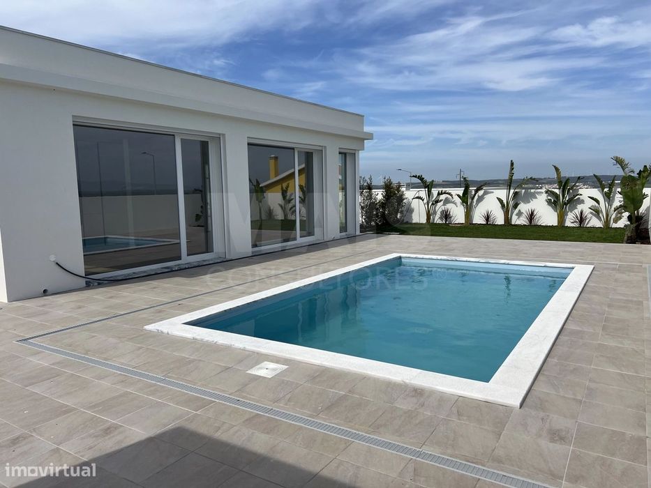 Moradia T3 NOVA com piscina em Capelas, Lourinhã
