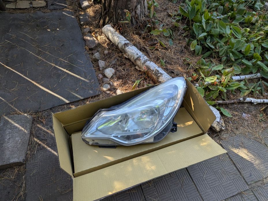 Lampa lewy przód corsa d rhd