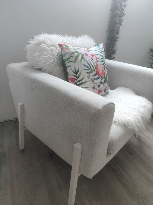 Poltrona ikea cinza claro