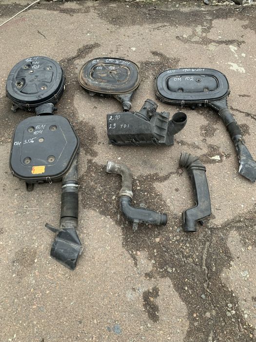 Продам корпус воздушного фильтра мерседес 124-210-190 W 201 бензин