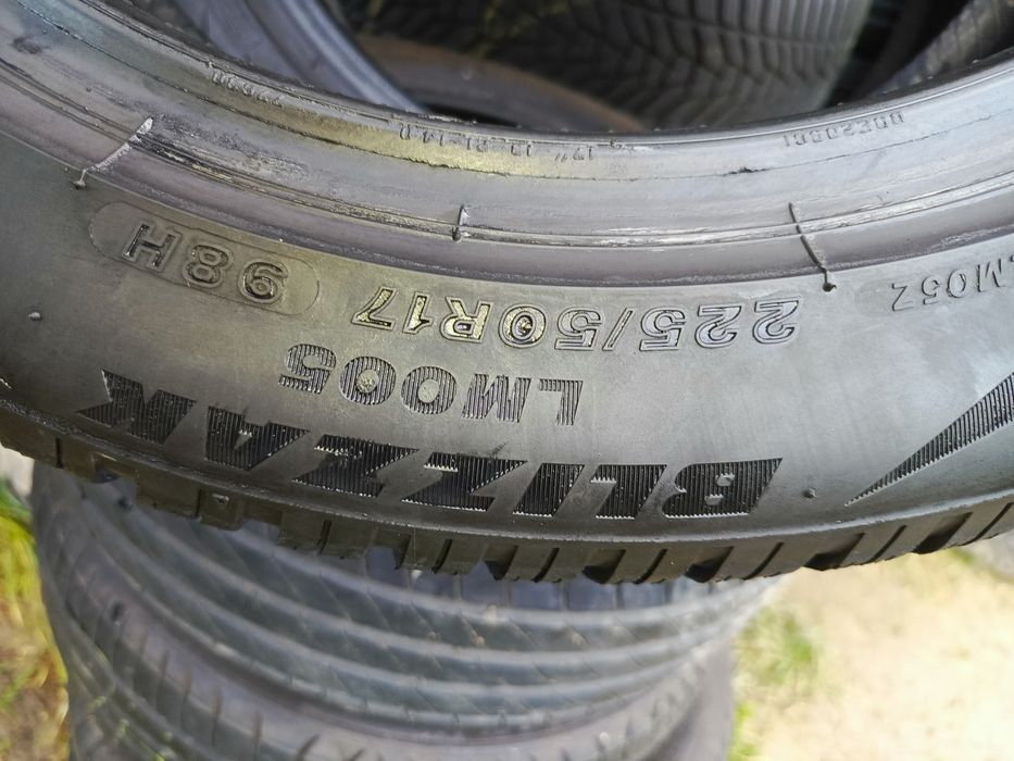 Sprzedam bardzo ładne opony Bridgestone 225/50 17