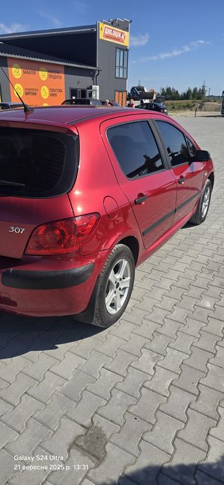 Автомобіль пежо 307